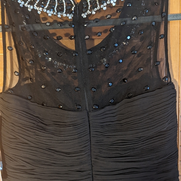 Gorgeous NWT floor length beaded JS black evening gown - Picture 4 of 4